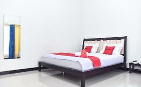 Reddoorz Near Sultan Hasanuddin Airport 2 Makassar